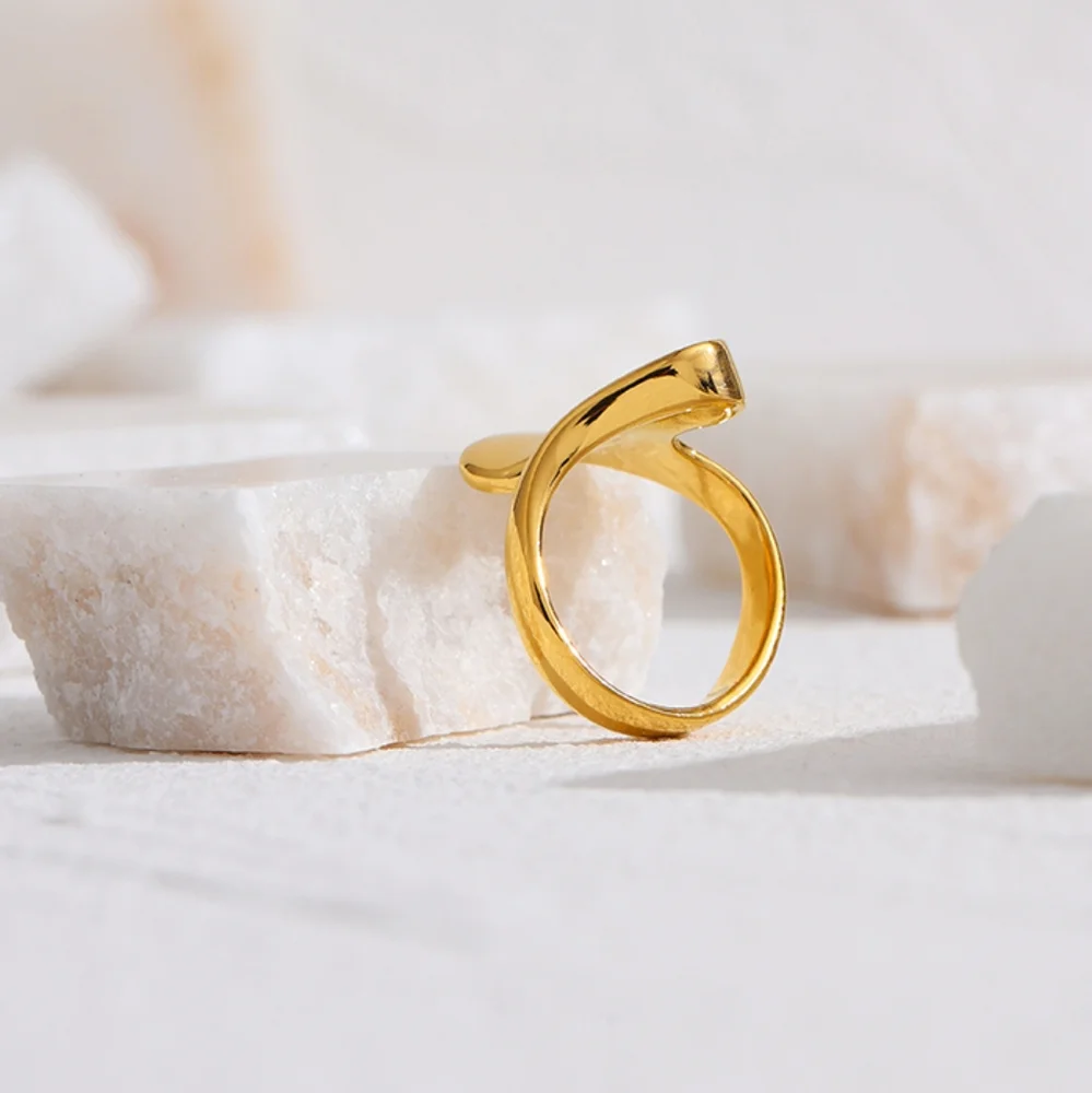 Minimalist Irregular Golden Finger Ring - Picture 3 of 8